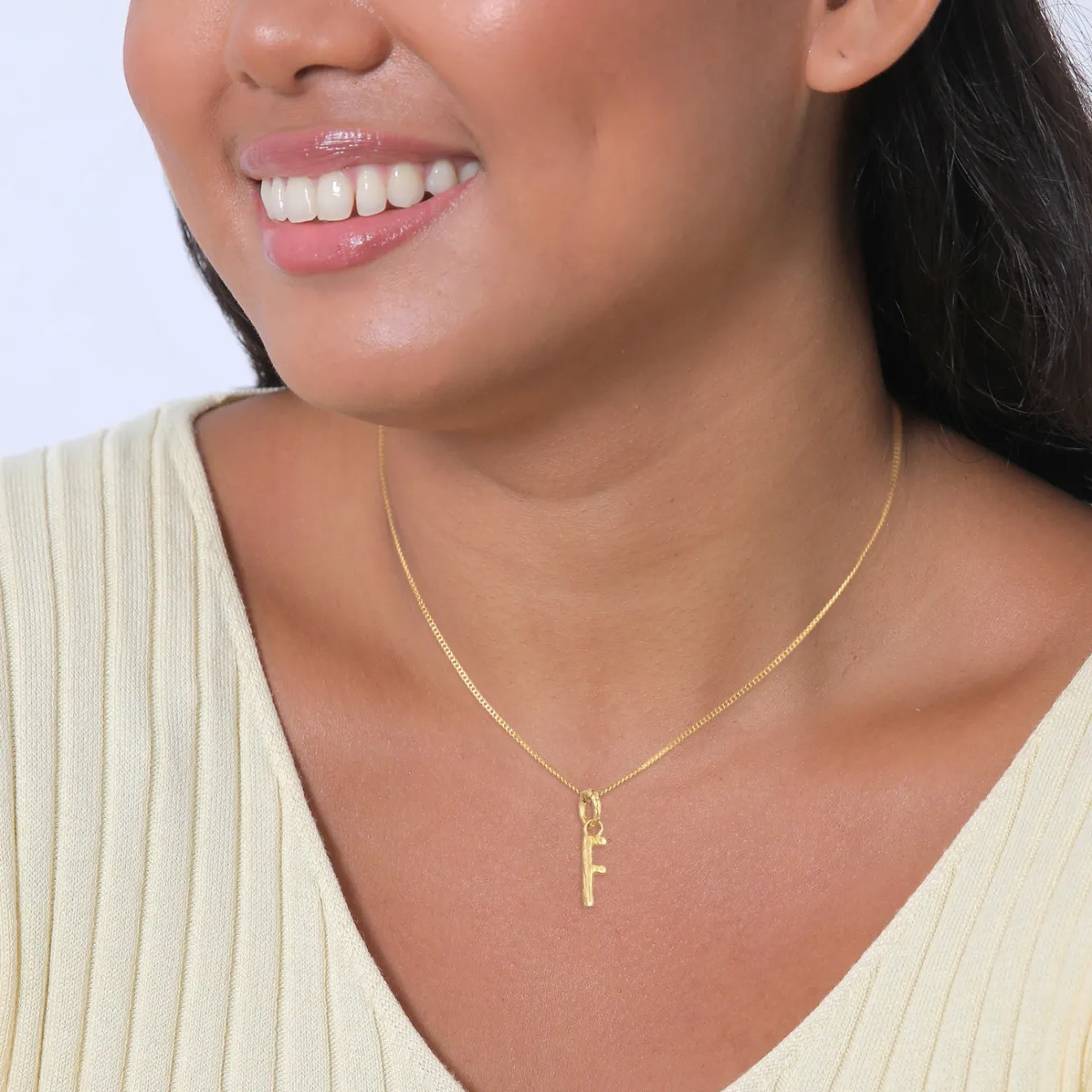 Elli "Anhänger F Organic< Personalisierter Schmuck|Anhänger & Charms