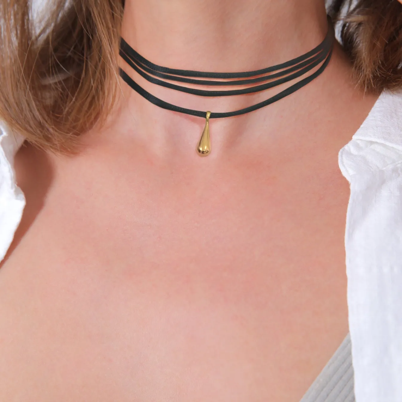 Elli "Choker Tropfen Anhänger | Satin (Grau)< Halsketten